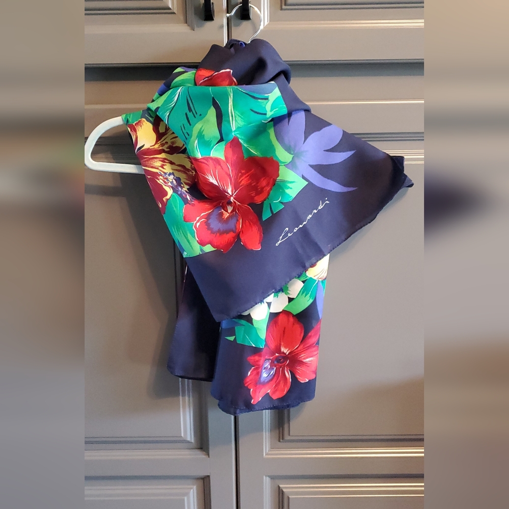 LEONARDI Floral Scarf with Signature💙⚜️💚